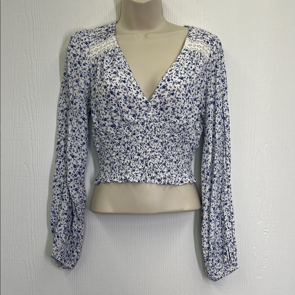 ASTR The Label - Blue Floral Smocked Puff Cottage Core Sleeve Blouse Size Small - Picture 2 of 10